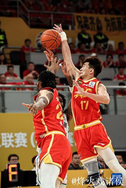 新人表现抢眼 浙江方兴渡全胜晋级